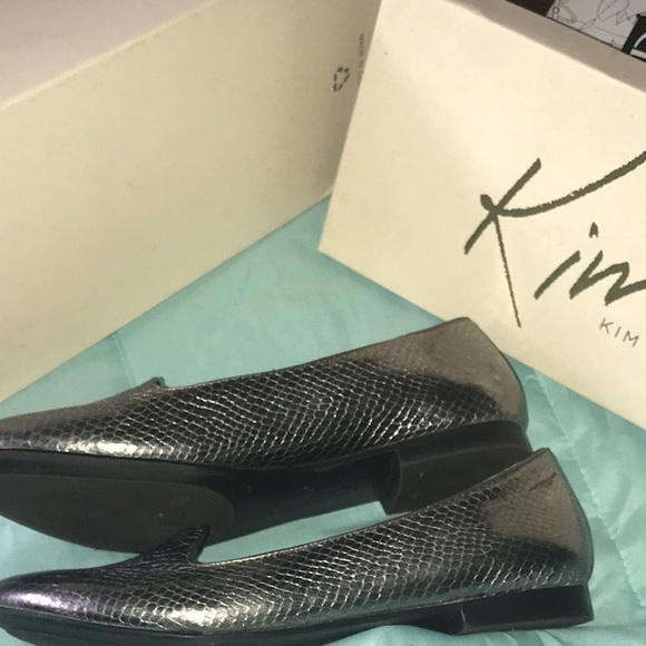 Kim Rogers Silver Snakeskin Flats - Size 8 - Picture 5 of 12